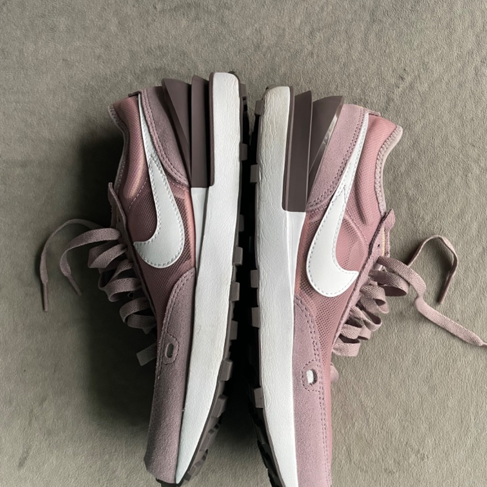 Nike Waffle One Big Kids size 5 - Picture 2 of 8